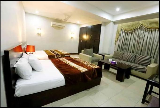 Hotel Multan Continental Exterior foto