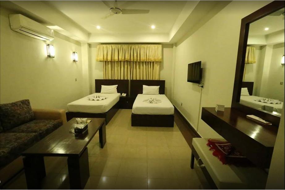 Hotel Multan Continental Exterior foto