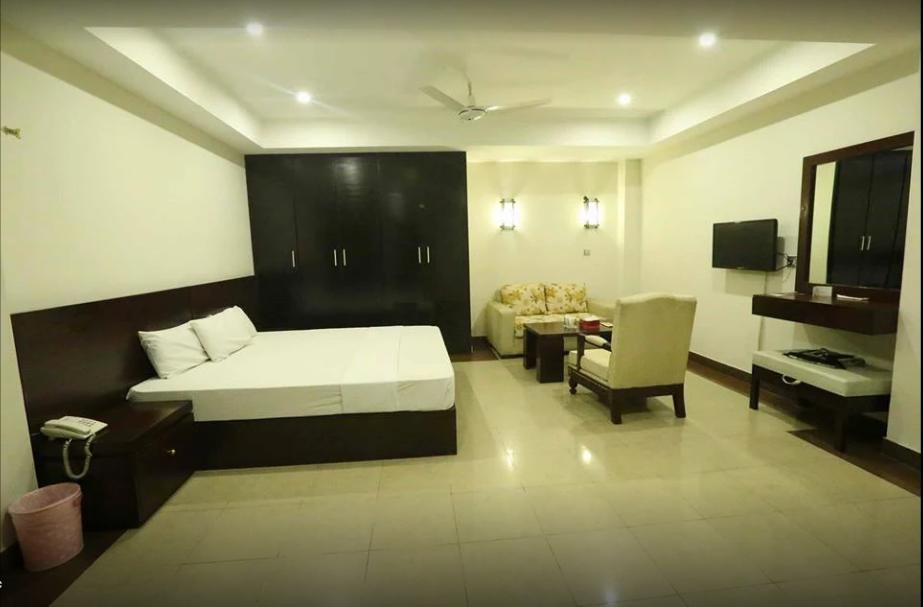 Hotel Multan Continental Exterior foto